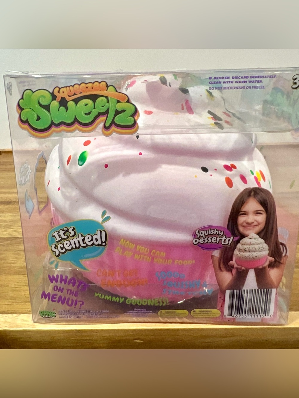 🔥💕Viral Squeezee Sweetz Scented Cupcake Squishy -  Pink & White w/Sprinkles